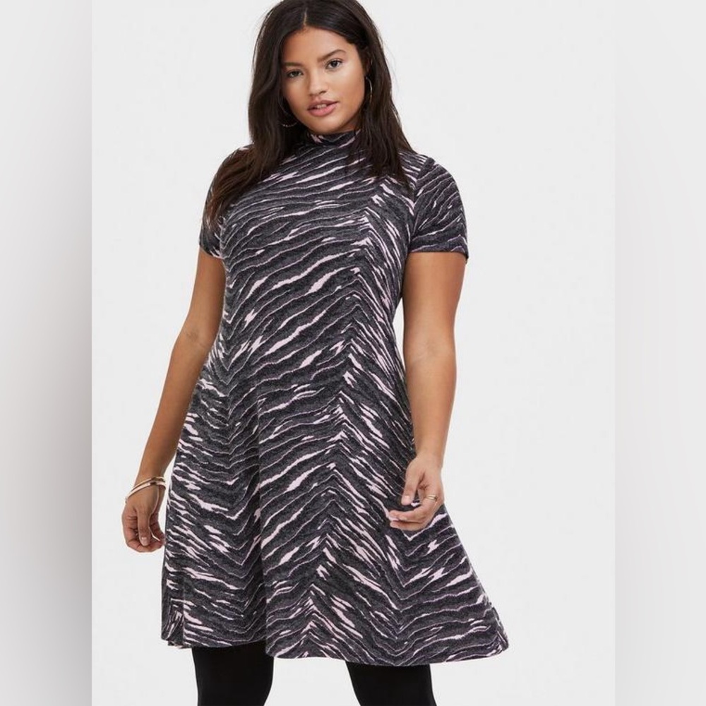 Torrid Grey and Pink Zebra Mock neck A line Short Sleeve Midi Dress NWT